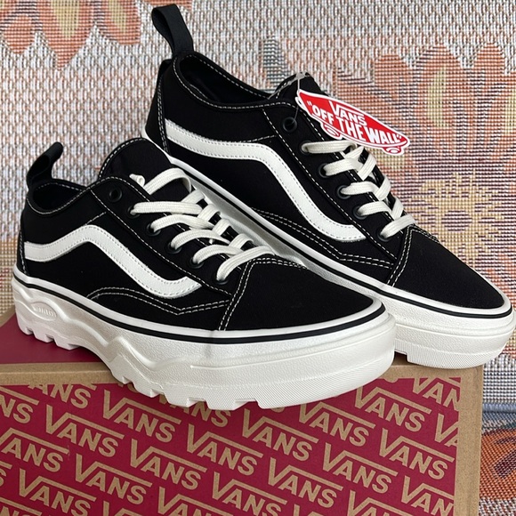 Vans Men’s Sentry Old Skool (Canvas) Black/Marshmallow
VN0A5KR3VQE
Sneakers - Picture 6 of 16